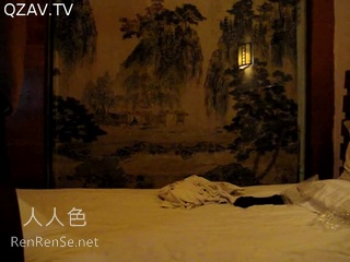 杭州某大学校花级女生与男友性爱时在床上被干的嗷嗷叫！